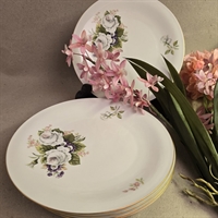rund-hvid-middagstallerken-325-hvide-lilla-blomster-groenne-blade-dekoration-Paris-BogG-gammelt-service-